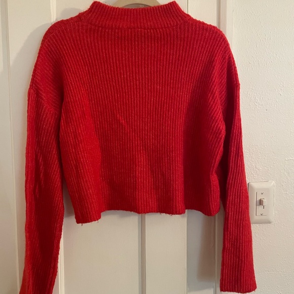 H&M red sweater - Picture 2 of 3